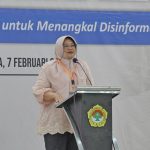 Pemaparan materi pelatihan jurnalistik ldii oleh kadis kominfo jatim sherlita.