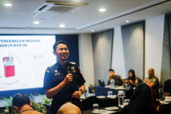 Sosialisasi Gempur Rokok Ilegal Lumajang di Hotel Aston Inn