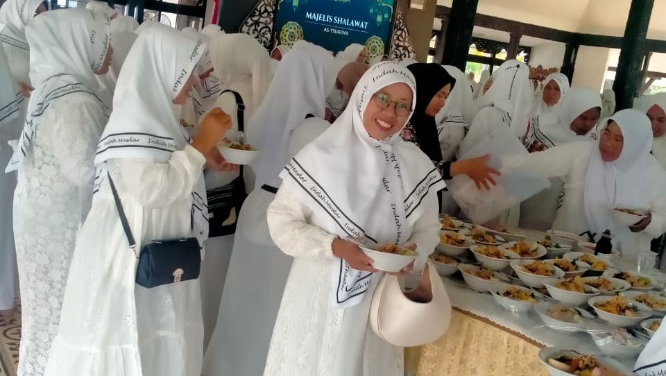 Wanita LDII Hadiri Majelis As-Tsuroya